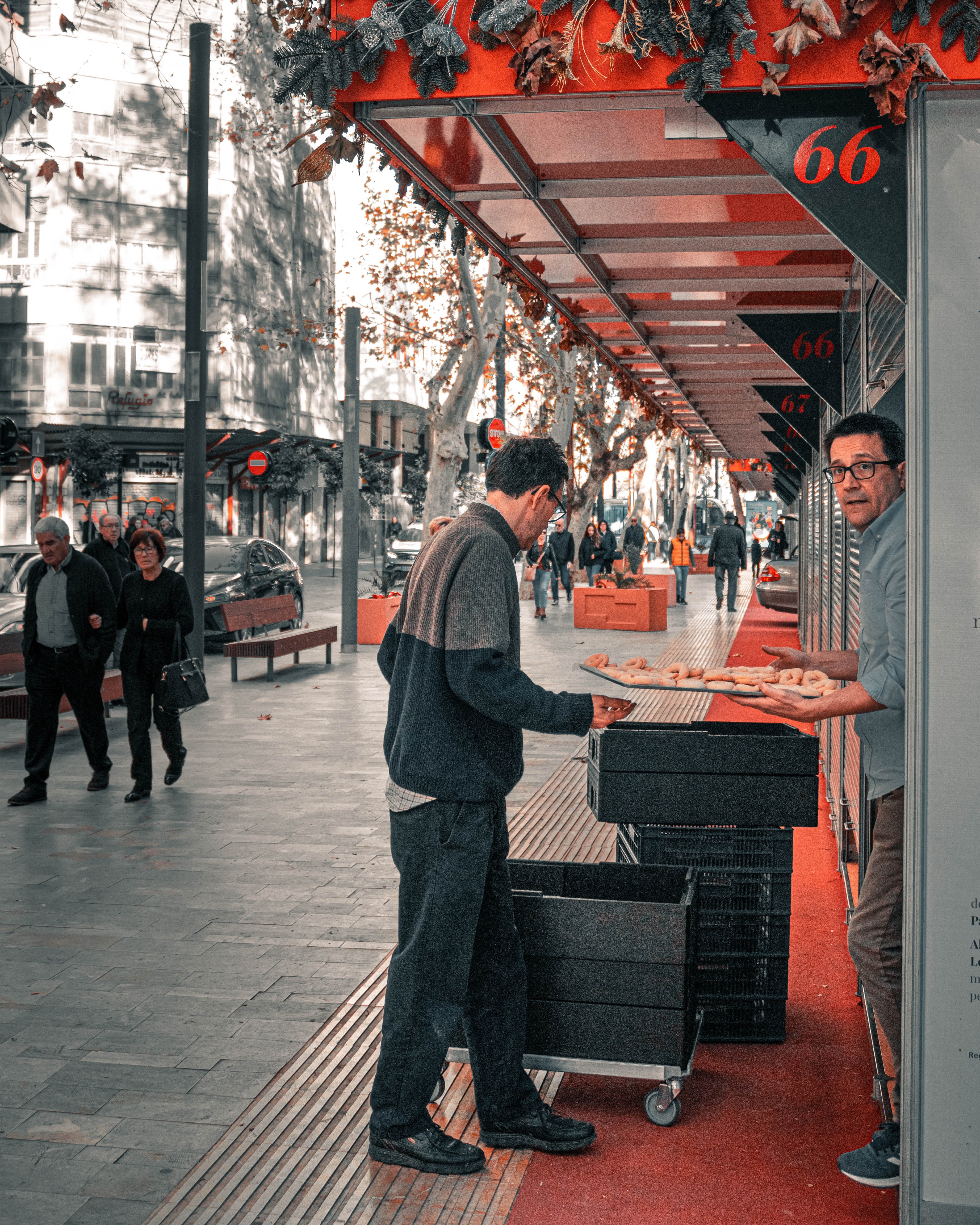 ľudia radi nakupujú